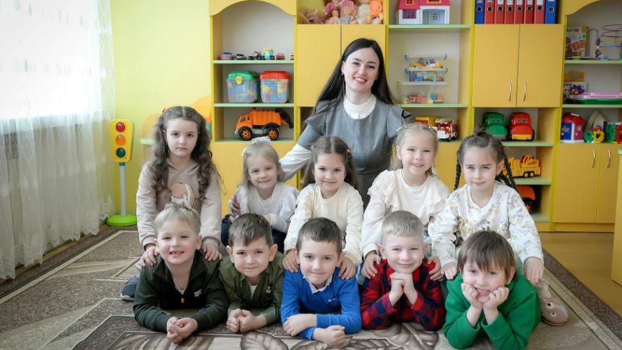 «Екі сөздің басын құрай алмайды»: қазақ балалары неге сауатсыз болып барады?